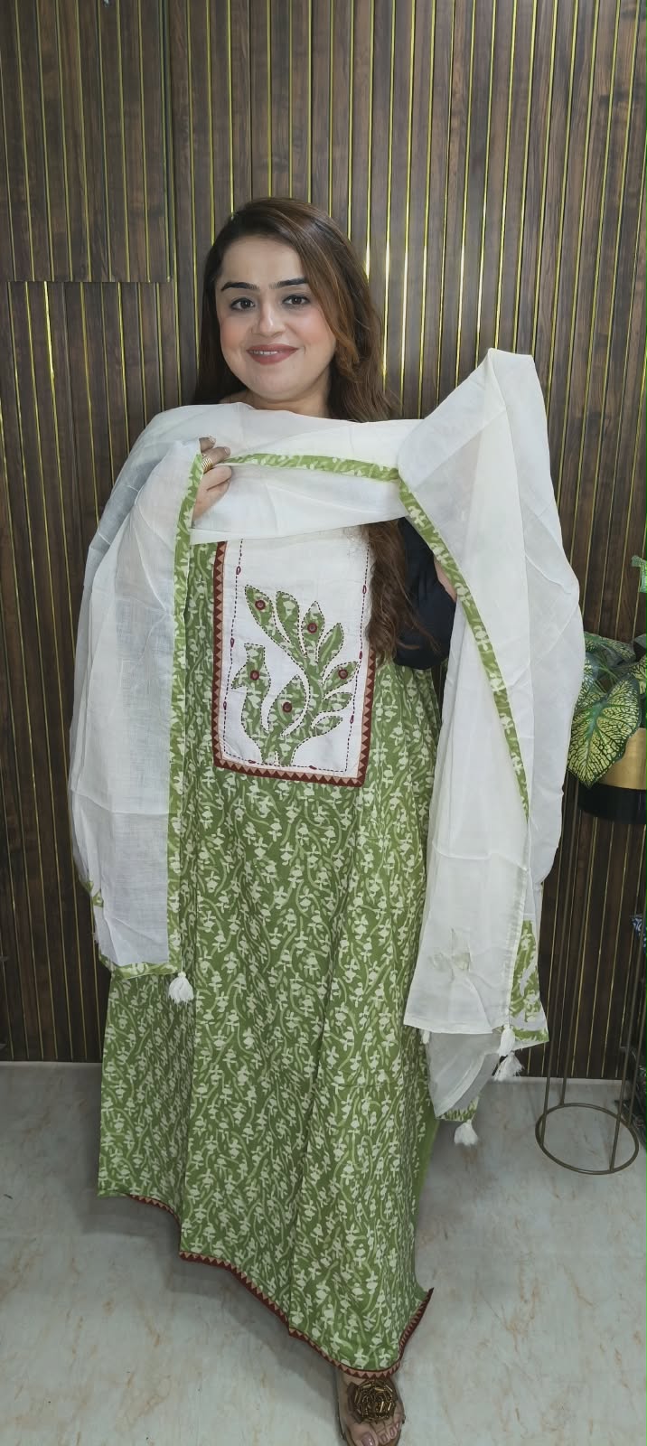 Comfortable Cotton Suits With Applique Detailing