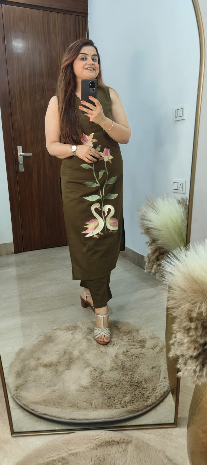 Elegant Green Two-Piece Kurti Set with Threadwork & V-Neckline
