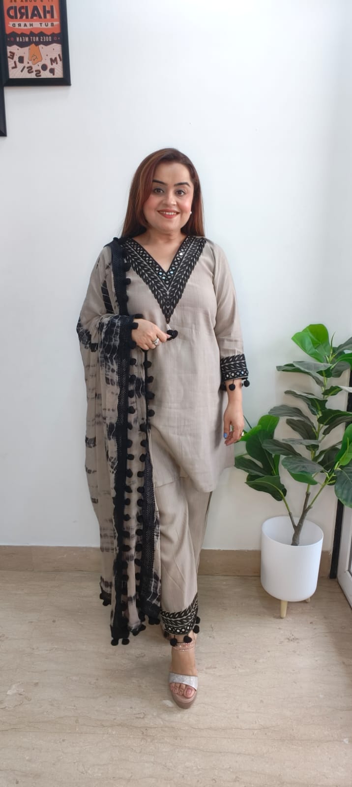 Grey Wettingan Thread & Mirror Work Kurti Set with Tie & Dye Chiffon Dupatta ✨🩶