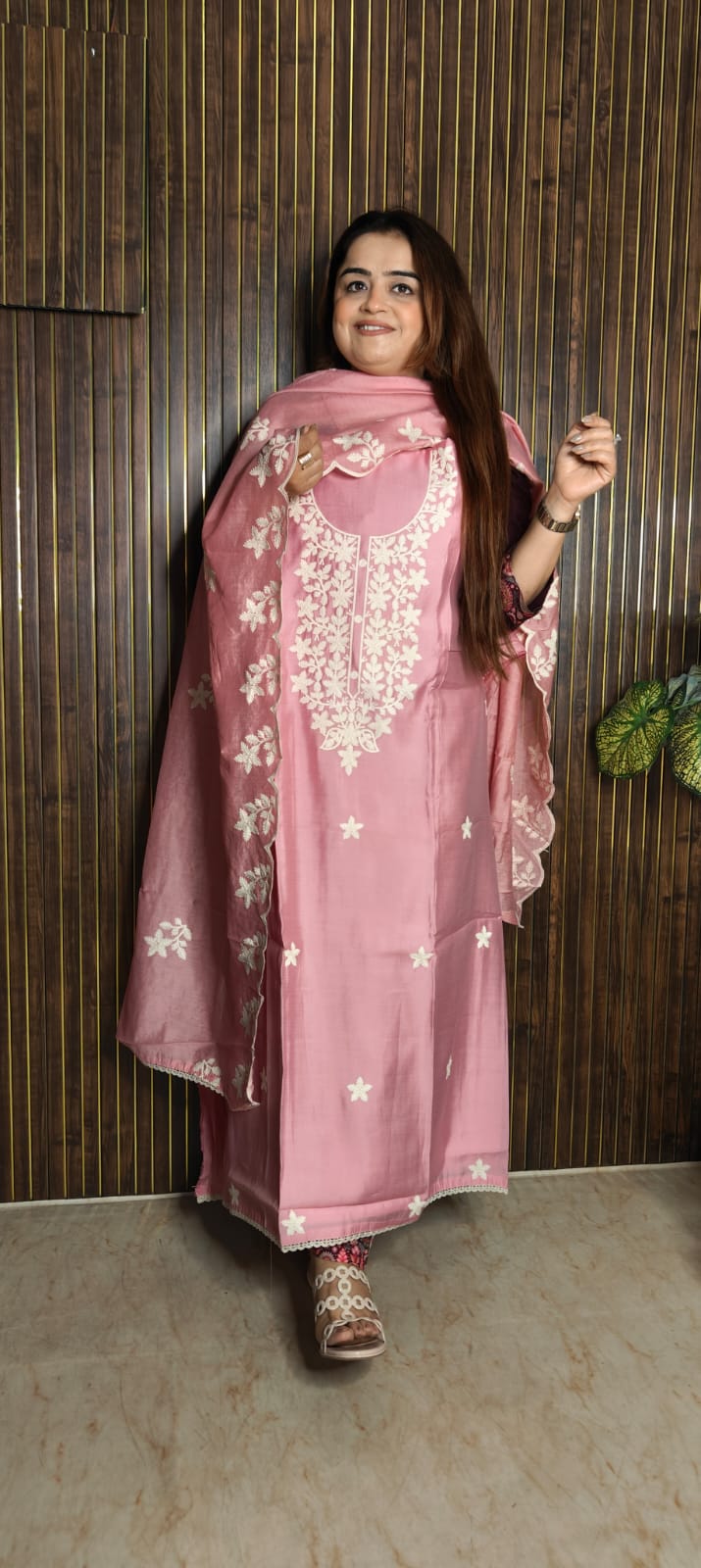 Classy Muslin Suits with elegant thread work