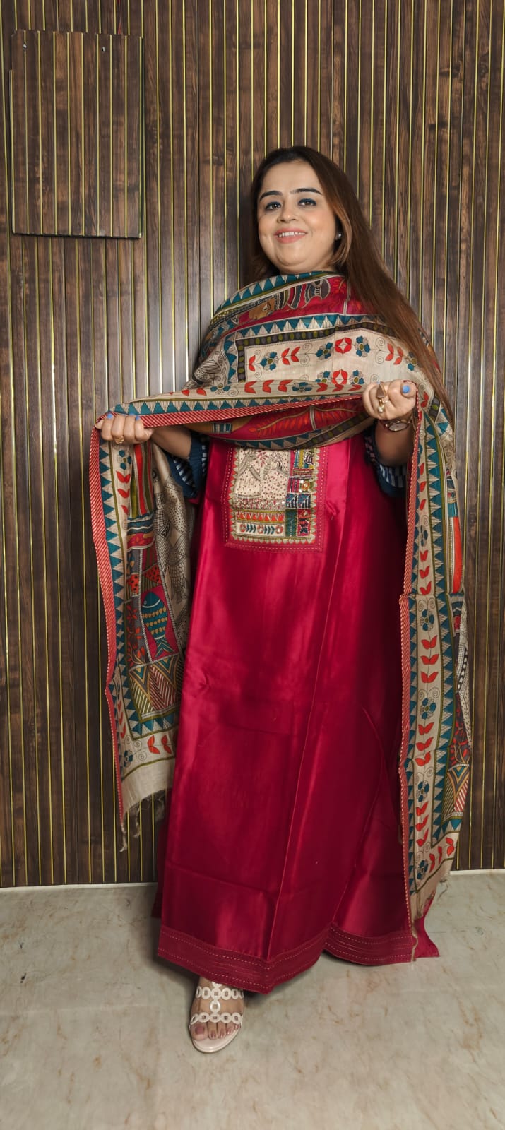 Grace meets royalty in this stunning Rani Pink