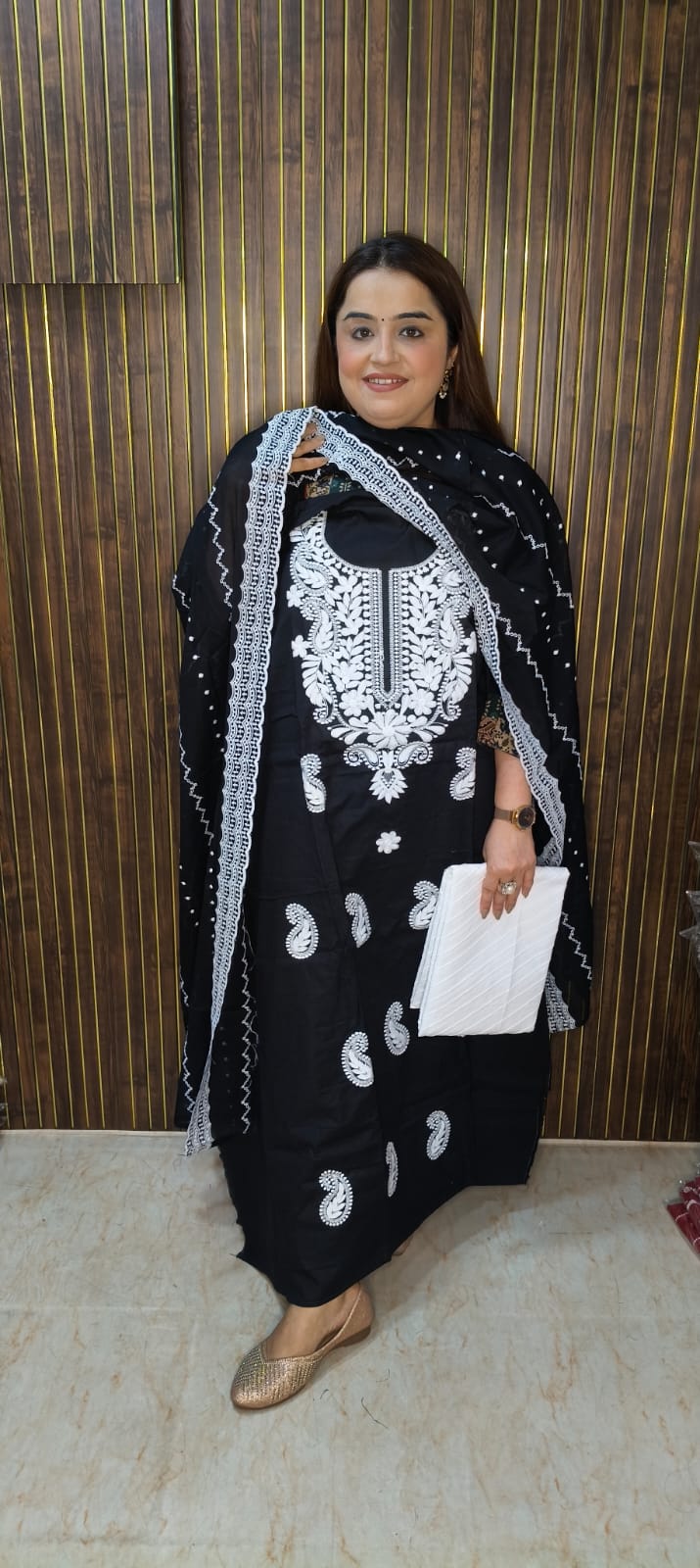 BEAUTIFUL EMBROIDERED SUIT SET