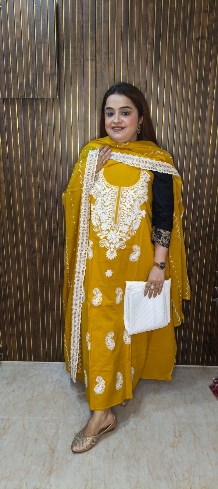 BEAUTIFUL EMBROIDERED SUIT SET