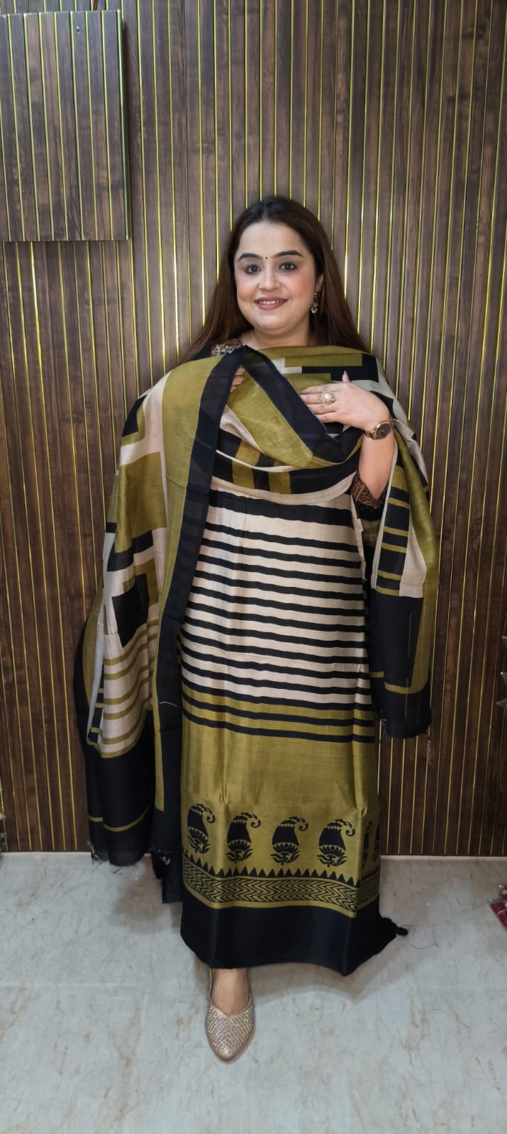 🖤 Elegant Maheshwari Designer Suit – Timeless Grace in Every Drape
