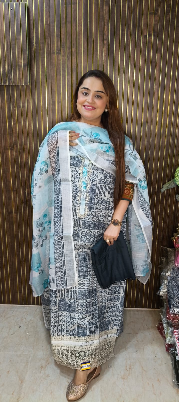 🌿 Elegant Linen Suit with Beautiful Printed Dupatta 🌿