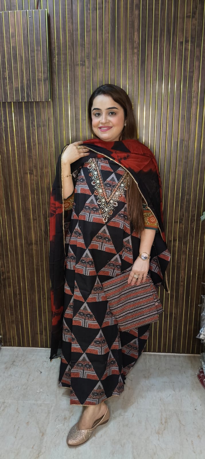 Elegant Designer Black Suit with Chiffon Dupatta 🖤