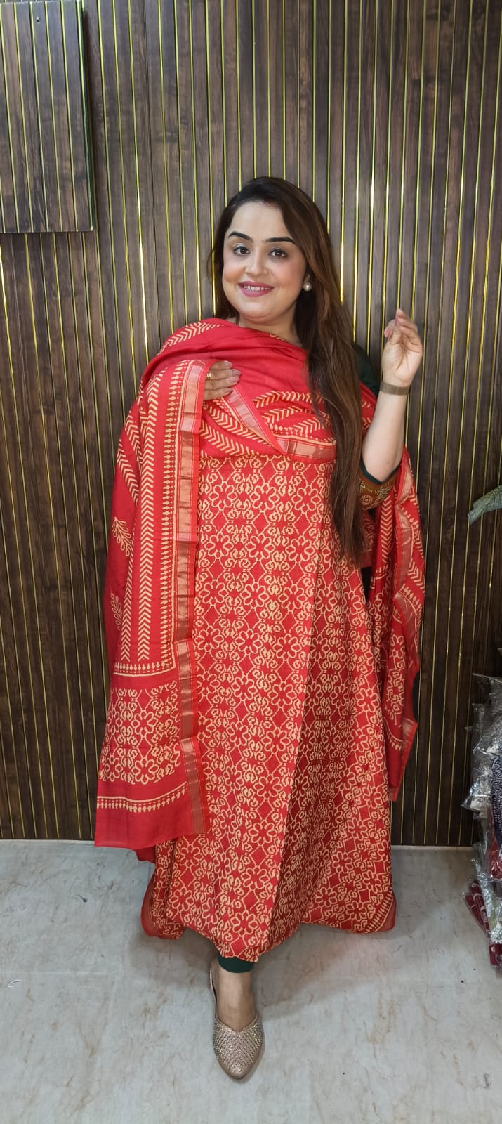 ❤️ Title: Elegant Maheshwari Suit – Classic Red Grace ❤️