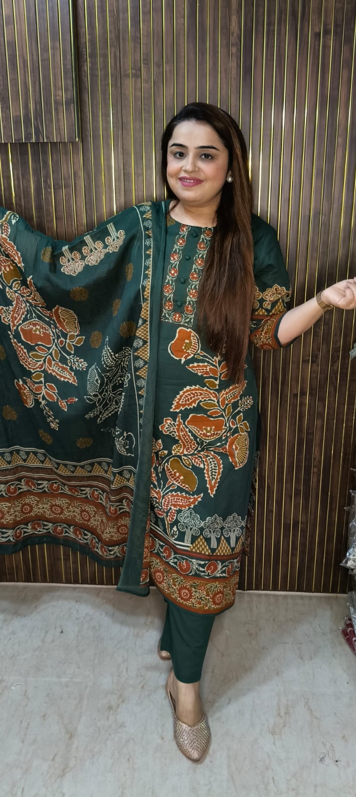 Title: Elegant Green Cotton Readymade Suit with Cotton Dupatta 🌿