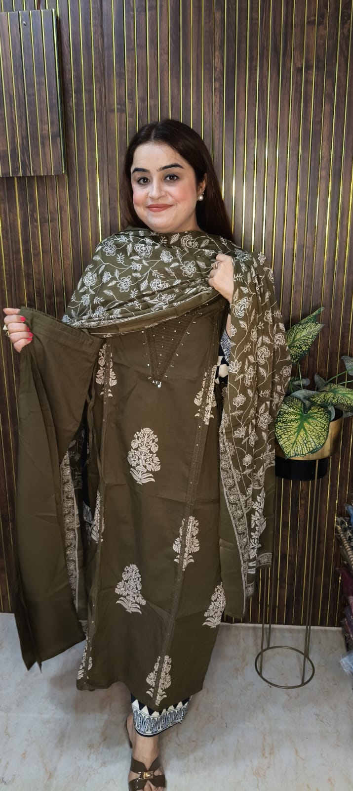 Olive Grace – Cotton Readymade Kurti Set 🌿