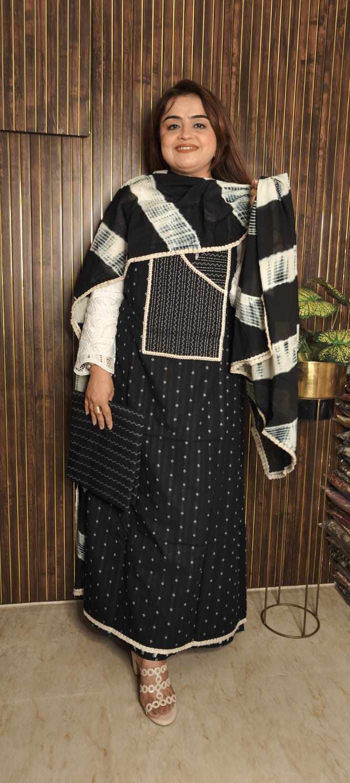 Black South Cotton With Tye and Dye Dupatta