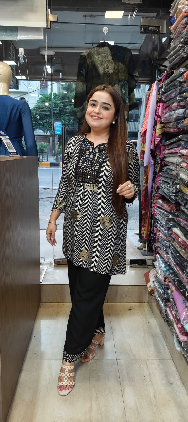 Black & White Zigzag Glam
