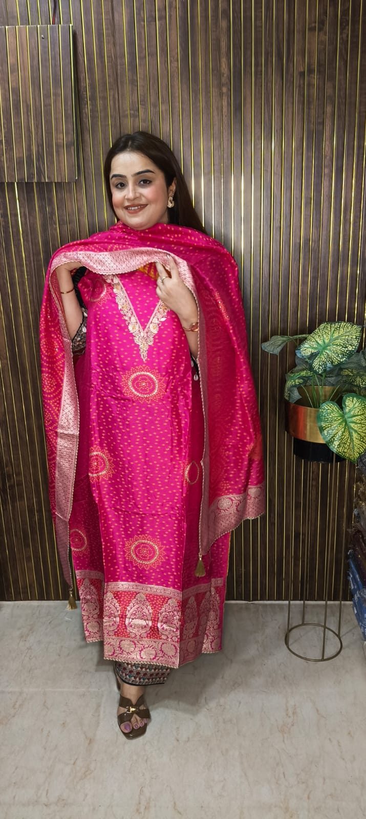 🌸 Bandhani Royale – Tradition with a Modern Touch 🌸