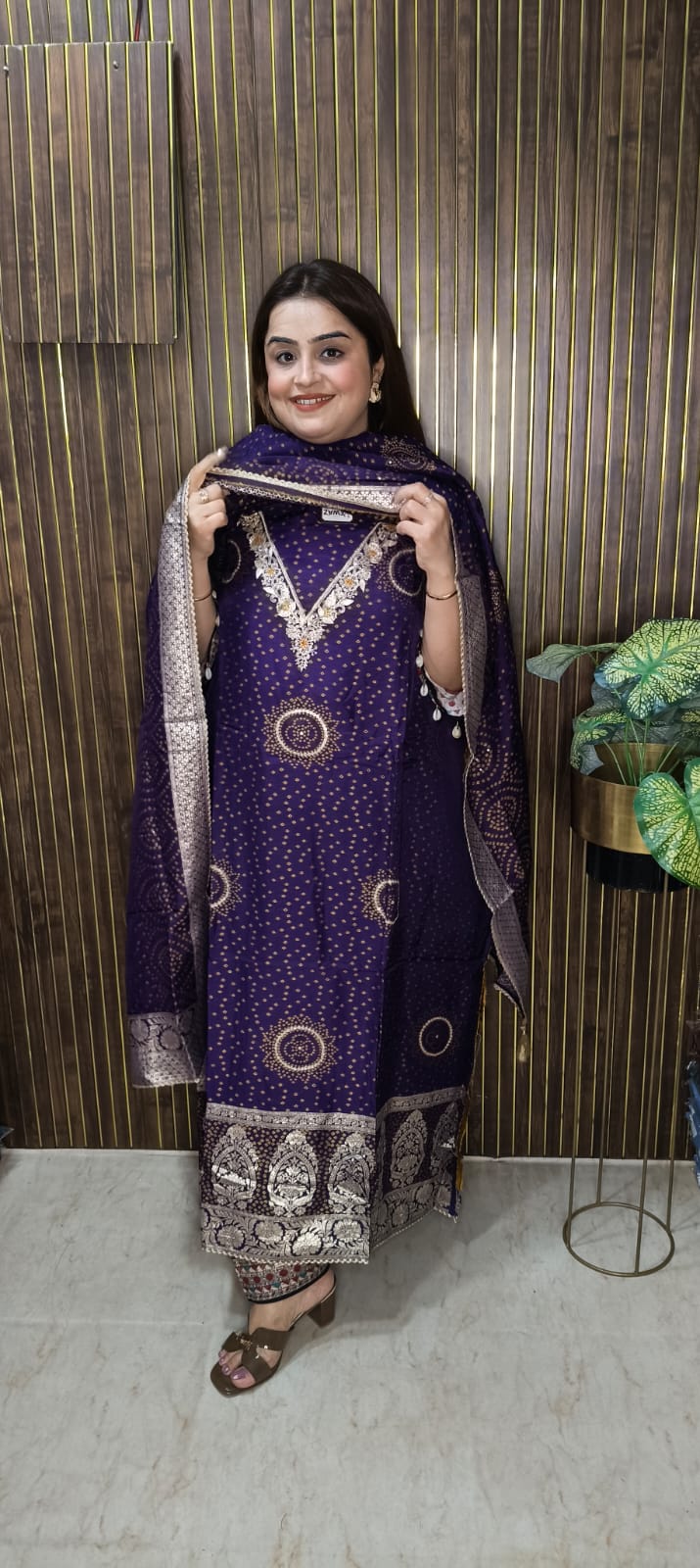 🌸 Bandhani Royale – Tradition with a Modern Touch 🌸