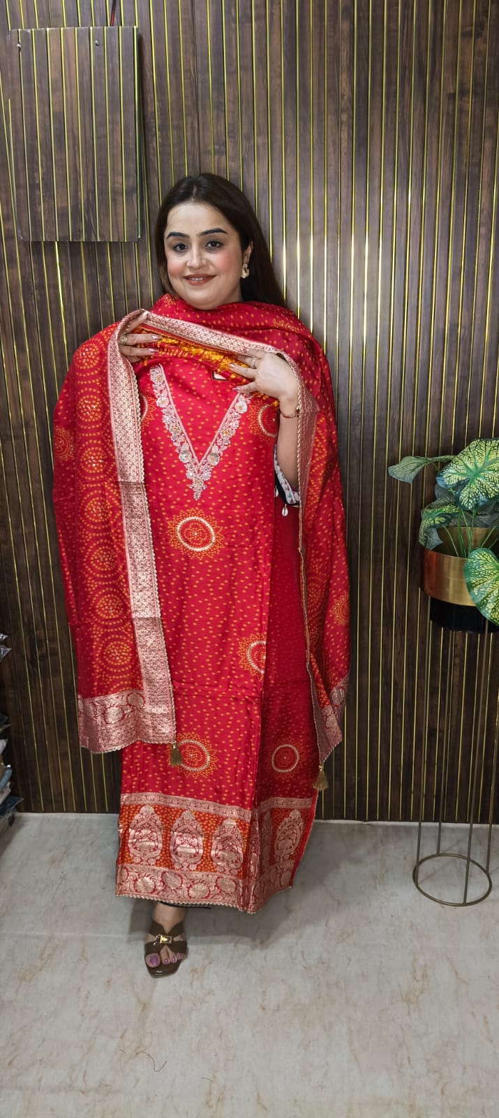 🌸 Bandhani Royale – Tradition with a Modern Touch 🌸