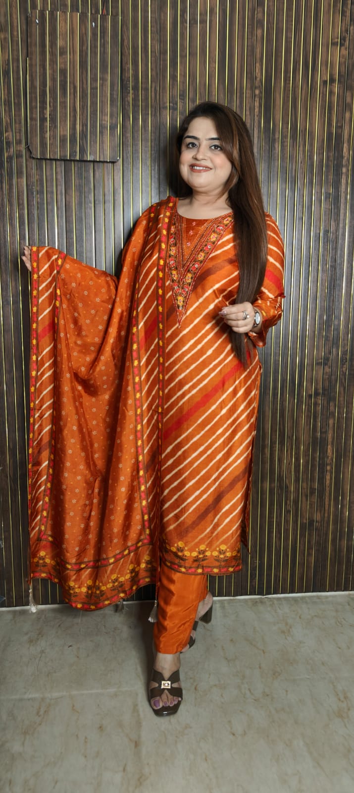 Orange Glow, Bandhani Flow! ✨