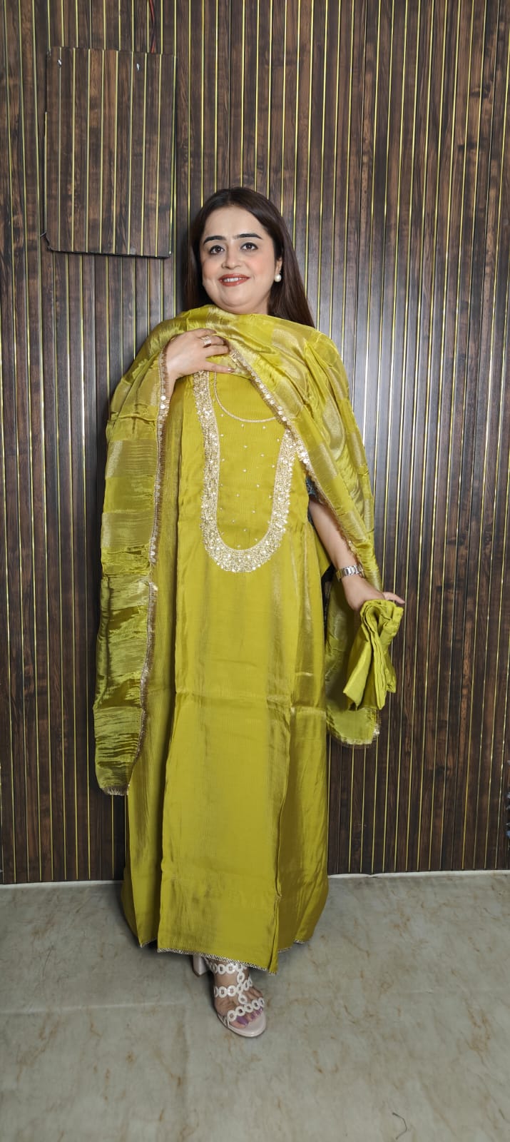 Festive Hues, Banarasi Views! 💫