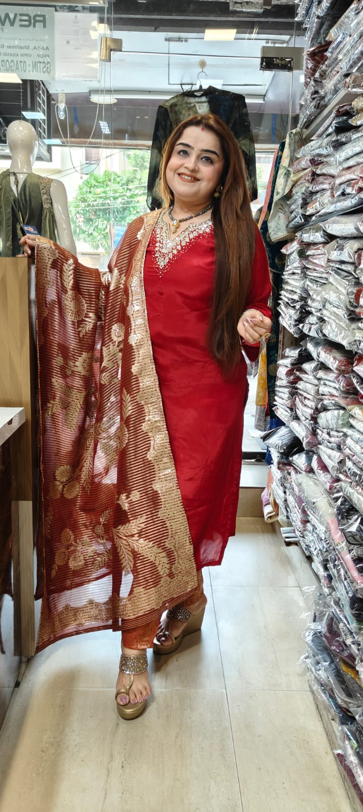 Red Royalty – Karwa Chauth Special Crepe Suit Set ✨