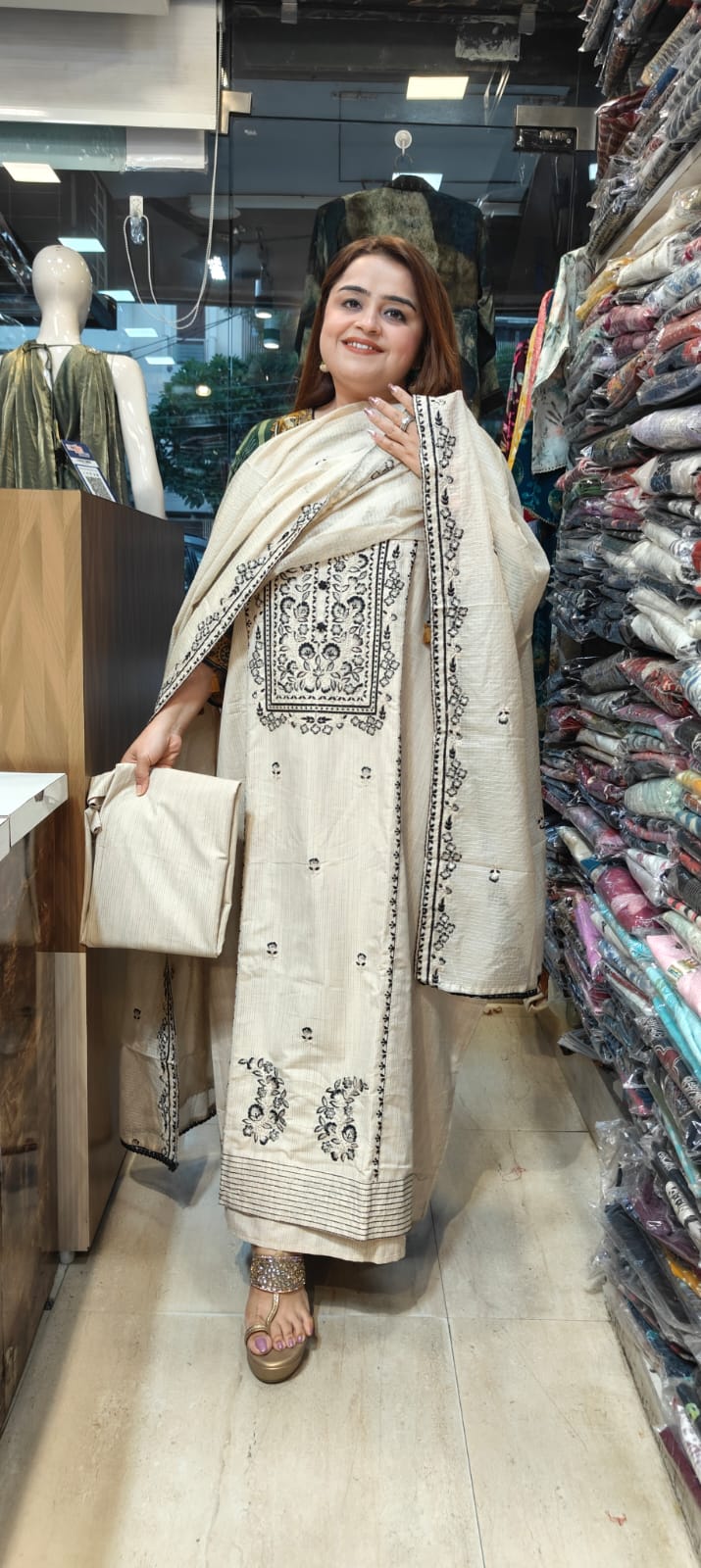 Cream Cotton Handloom – Classy & Pocket-Friendly ✨