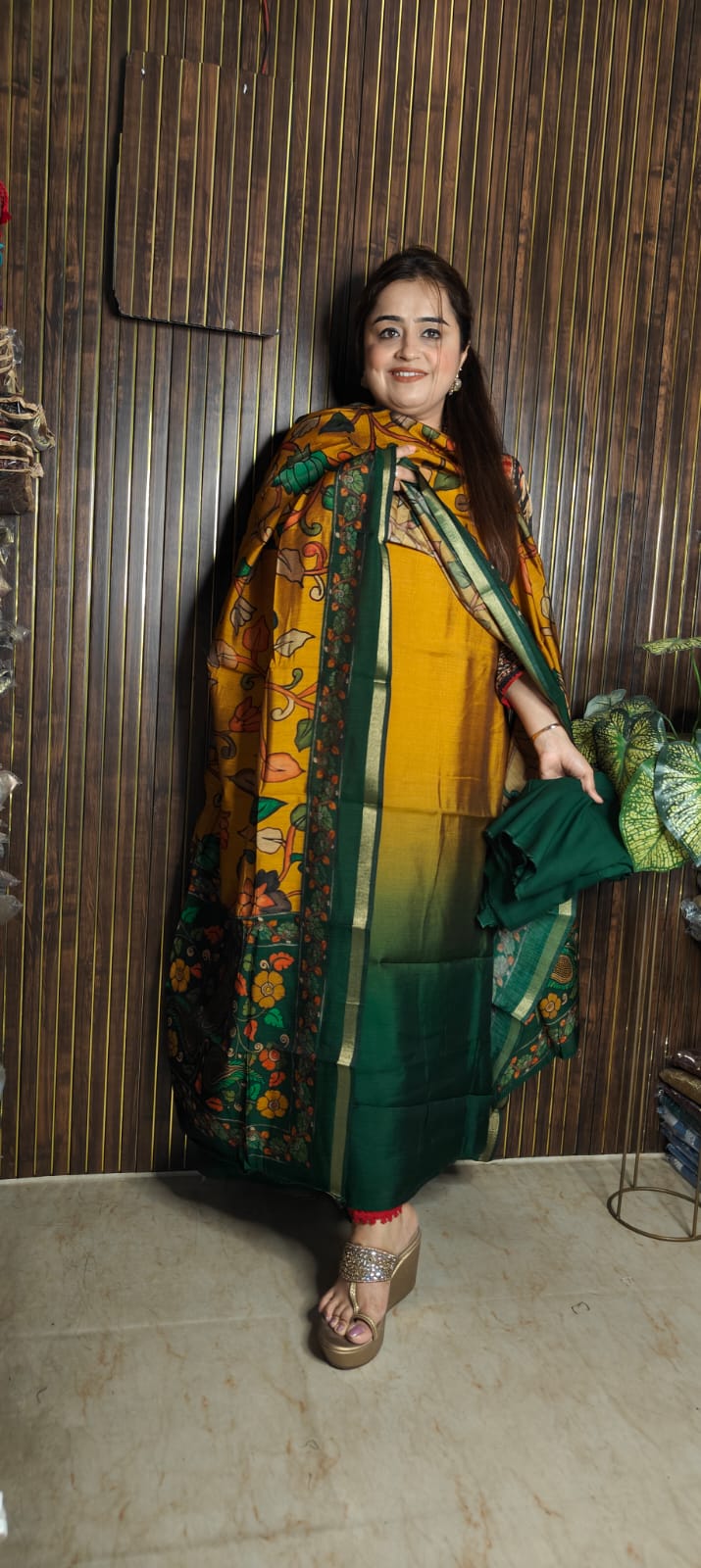 Ombre Maheshwari Magic – Festive Floral Elegance 🌸✨