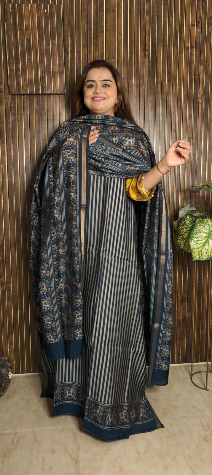 Maheshwari Stripes & Patola Charm ✨