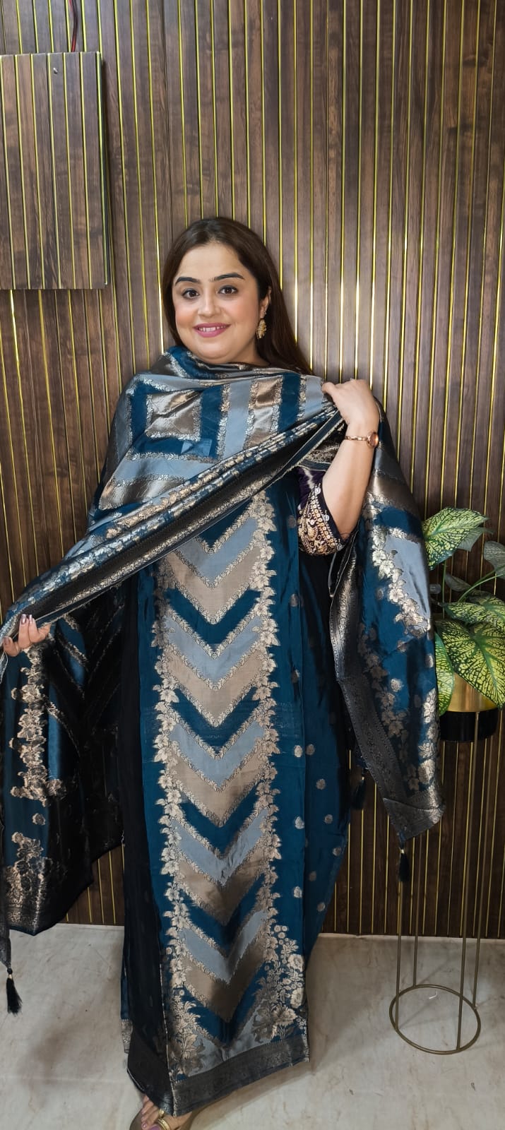 Royal Teal Blue Kanjivaram Elegance ✨